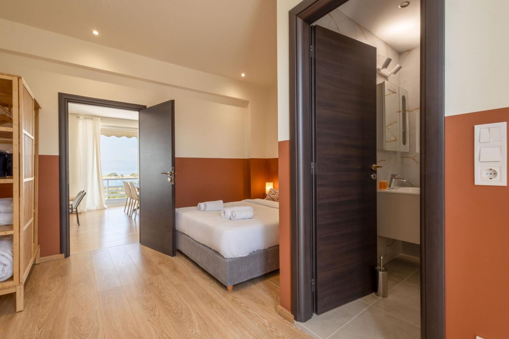 Luxurious 3-Bedroom Seaside Retreat Fully Renovated In 2025 Atény Exteriér fotografie